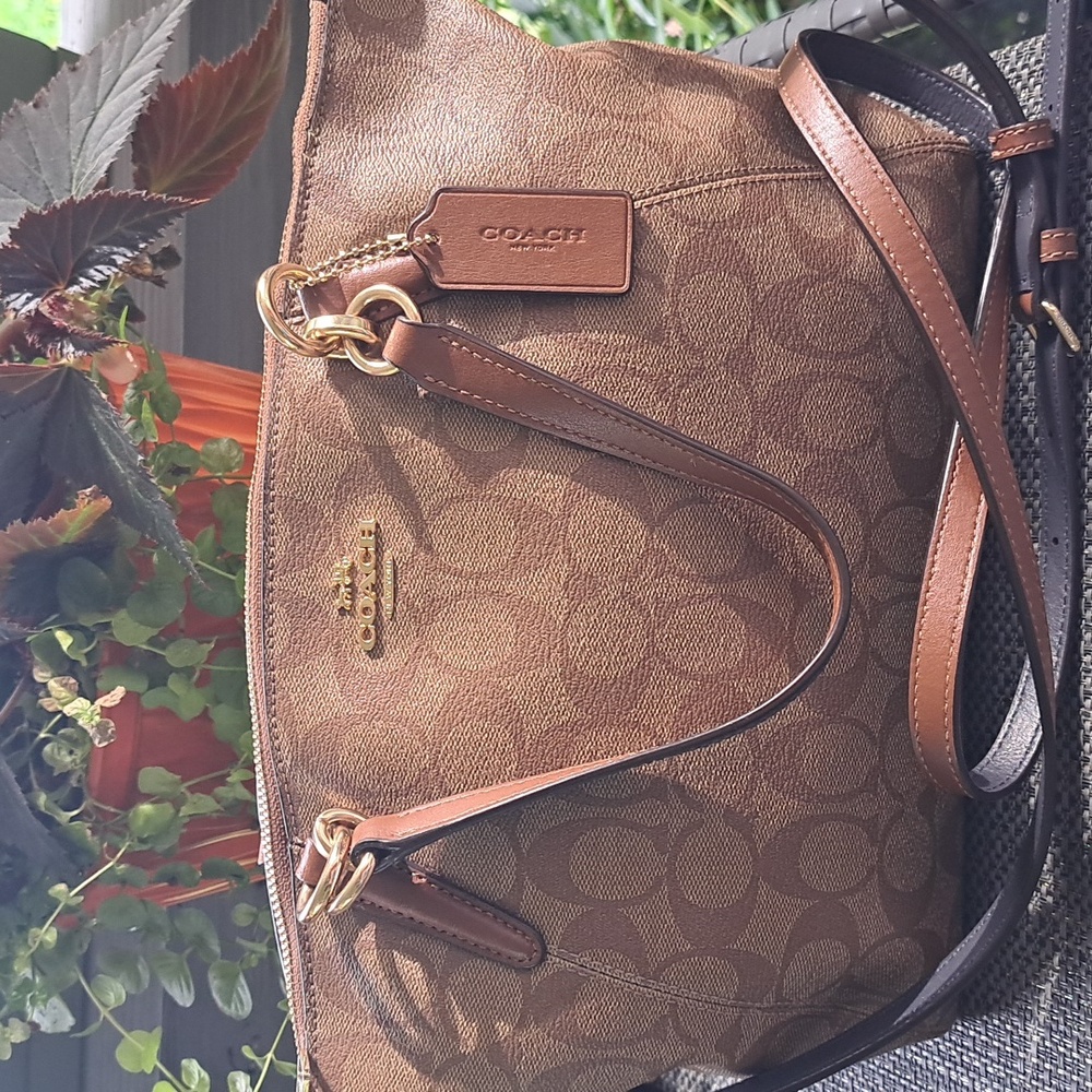 COACH KELSEY F28989 Signature Satchel, Shoulder, or Crossbody, Excellent Cond. - Picture 2 of 13